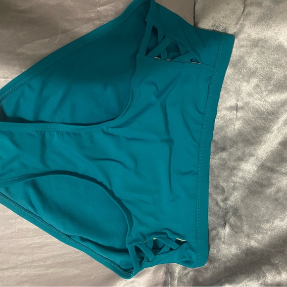 Teal Ruffled Bikini Set - Picture 3 of 8